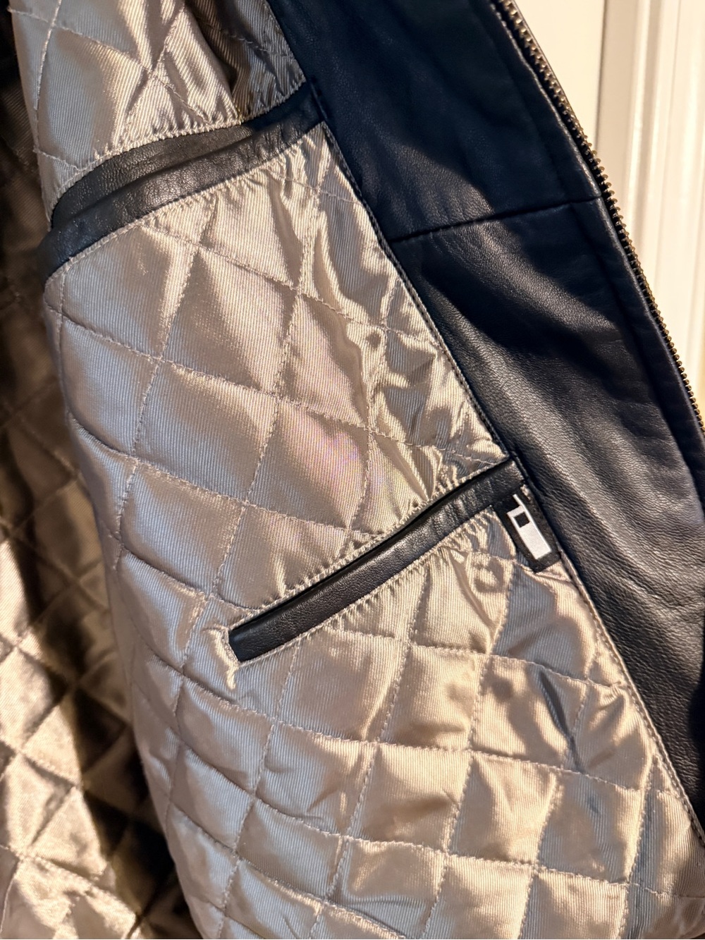Super Soft and stylish 100% Leather jacket (except for trim) - Picture 3 of 10